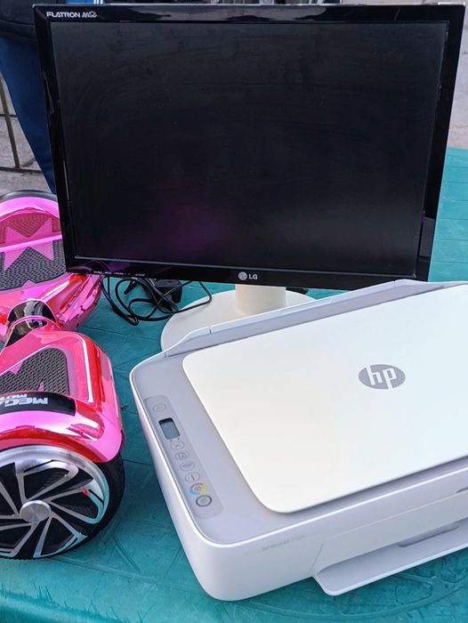 Monitor LG Havebord Imprimanta hp