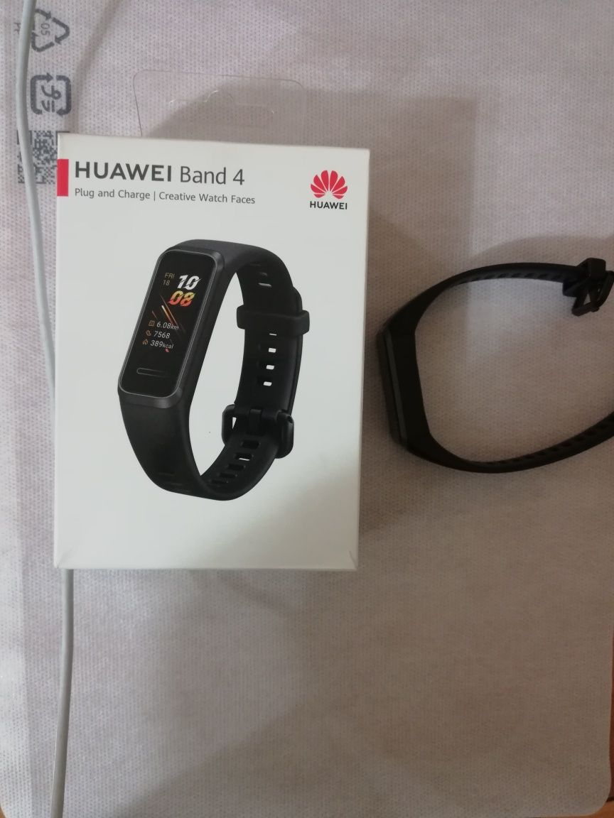 Фитнес браслет Huawei Band 4