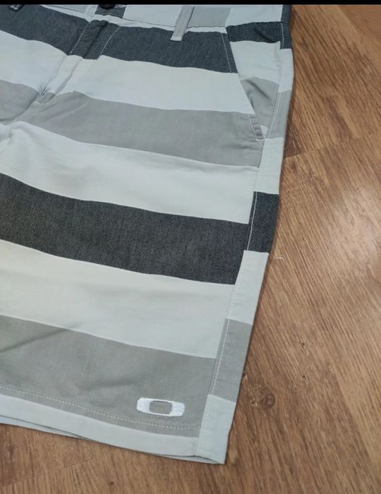 Pantaloni scurți Oakley mărimea 34 slimfit