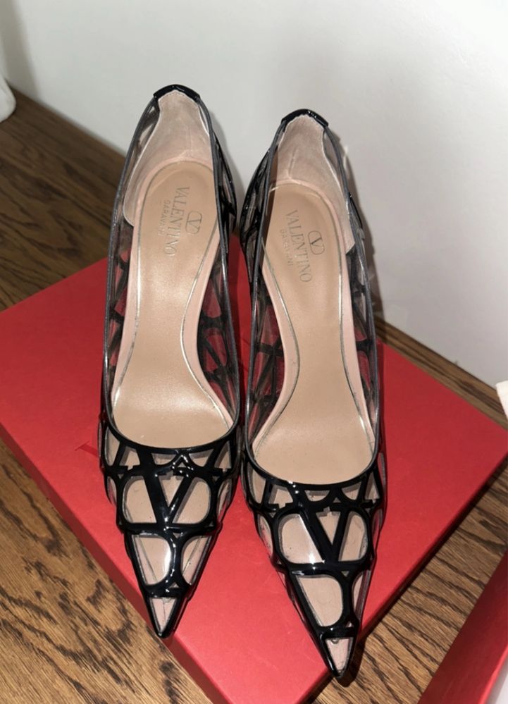 Обувки Valentino, никога не са носени