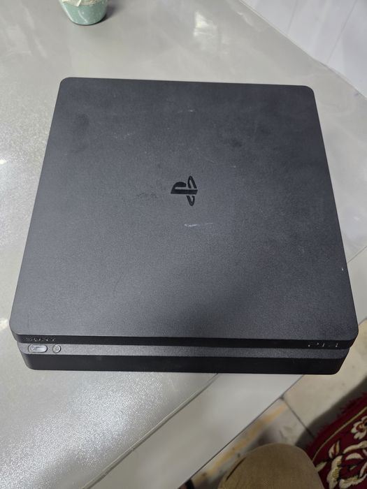 Продается игровой консол Sony Playstation 4 slim взлом версия 1202