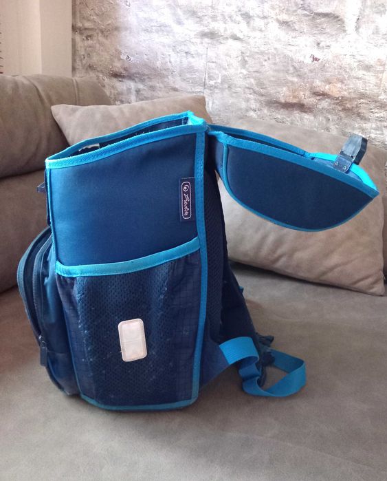 Ученическа раница за момче Herlitz с твърд гръб и стабилно дъно