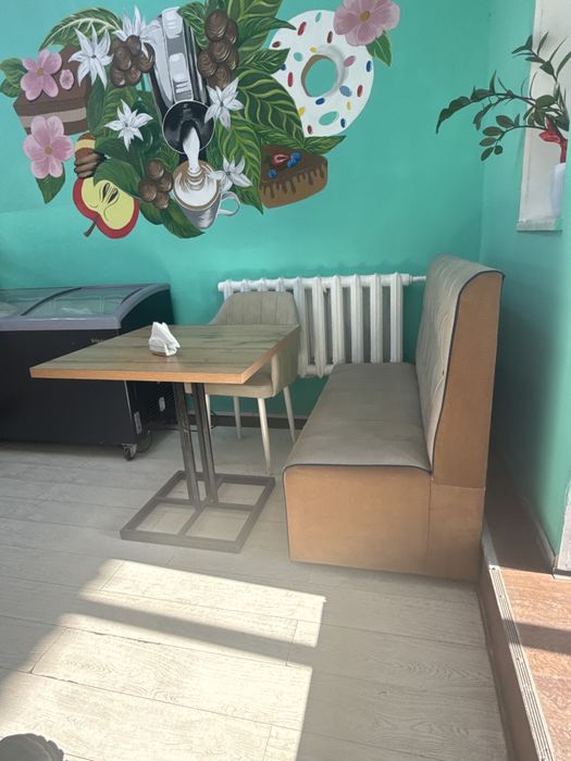 Стол, диван, стулья