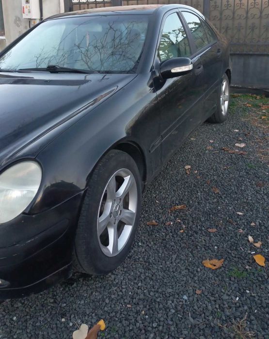 Vand sau schimb mercedes