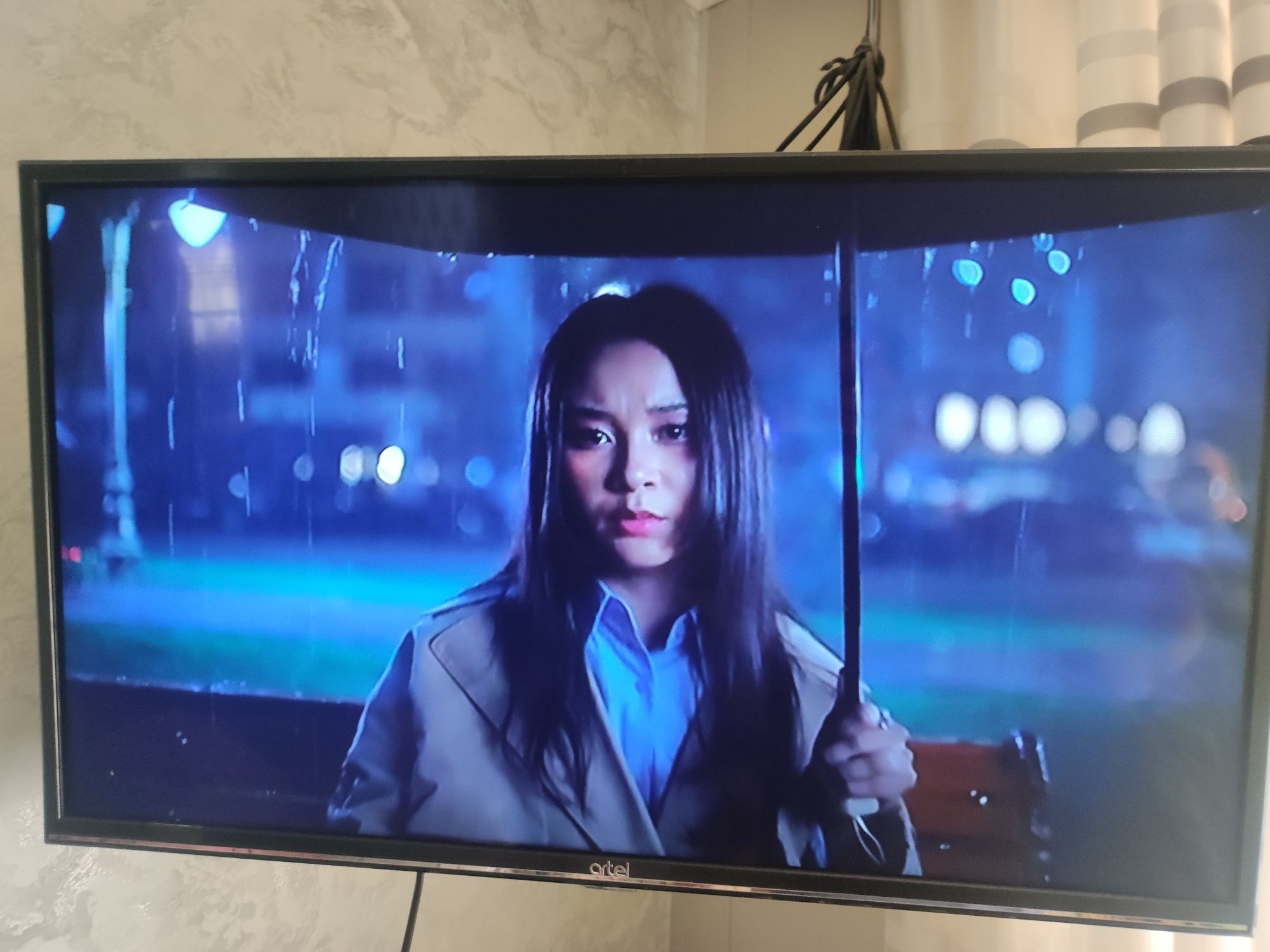 Artel 32 tv почти новый