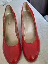 Туфли женские лакированные красного цвета на наборном удобном каблуке