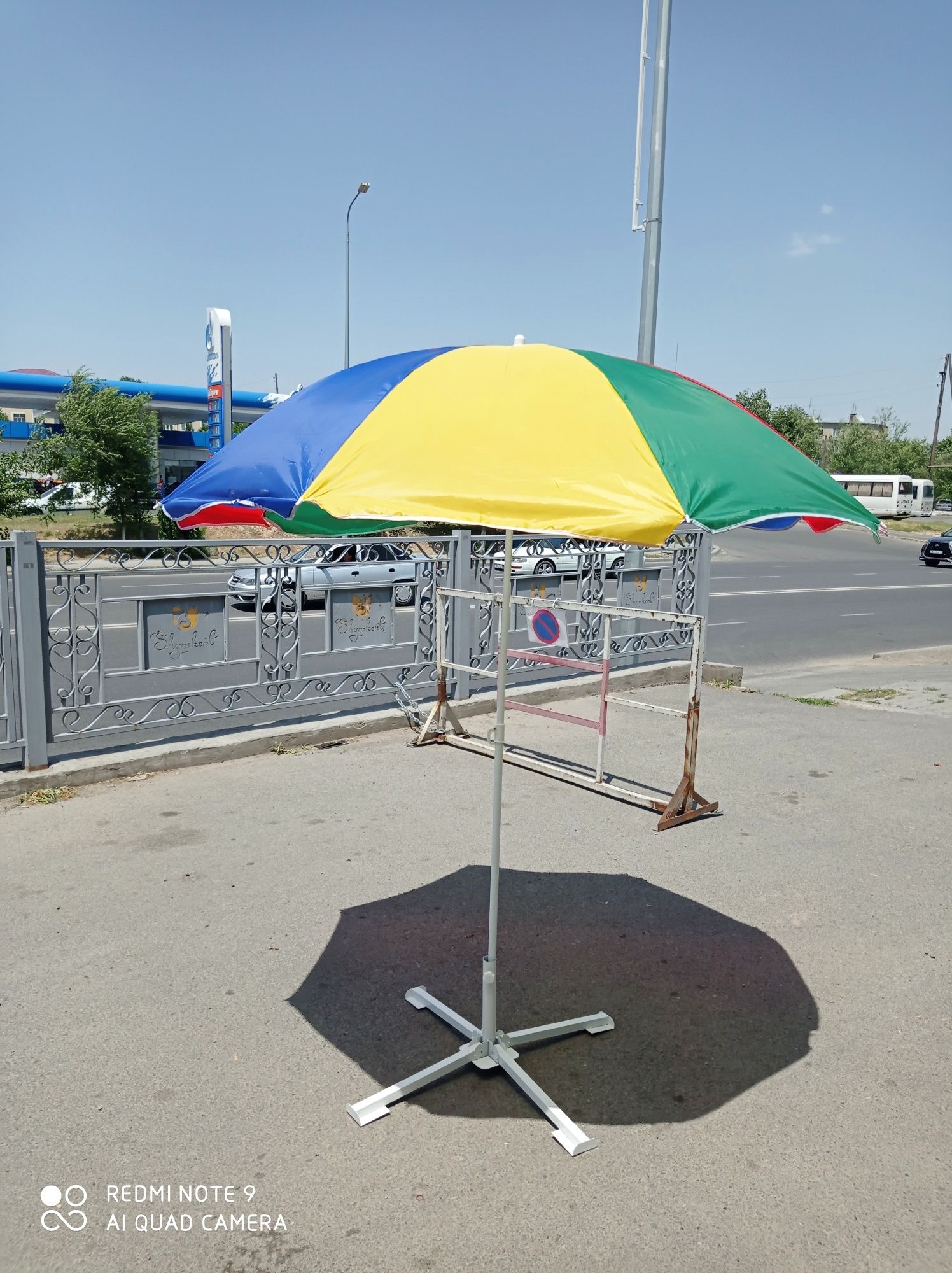 Пляжные зонты разных размеров.цены ..разные