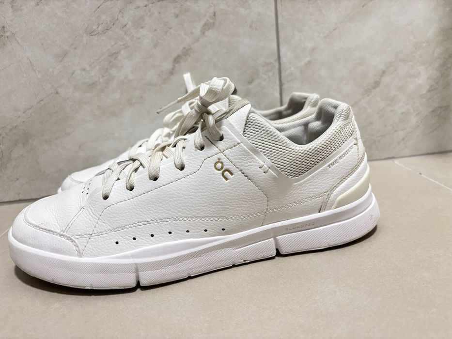 Adidasi on cloud roger advantage swish