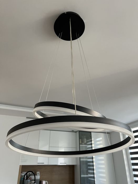 лампа с 4 различни цвята и дистанционно с димер