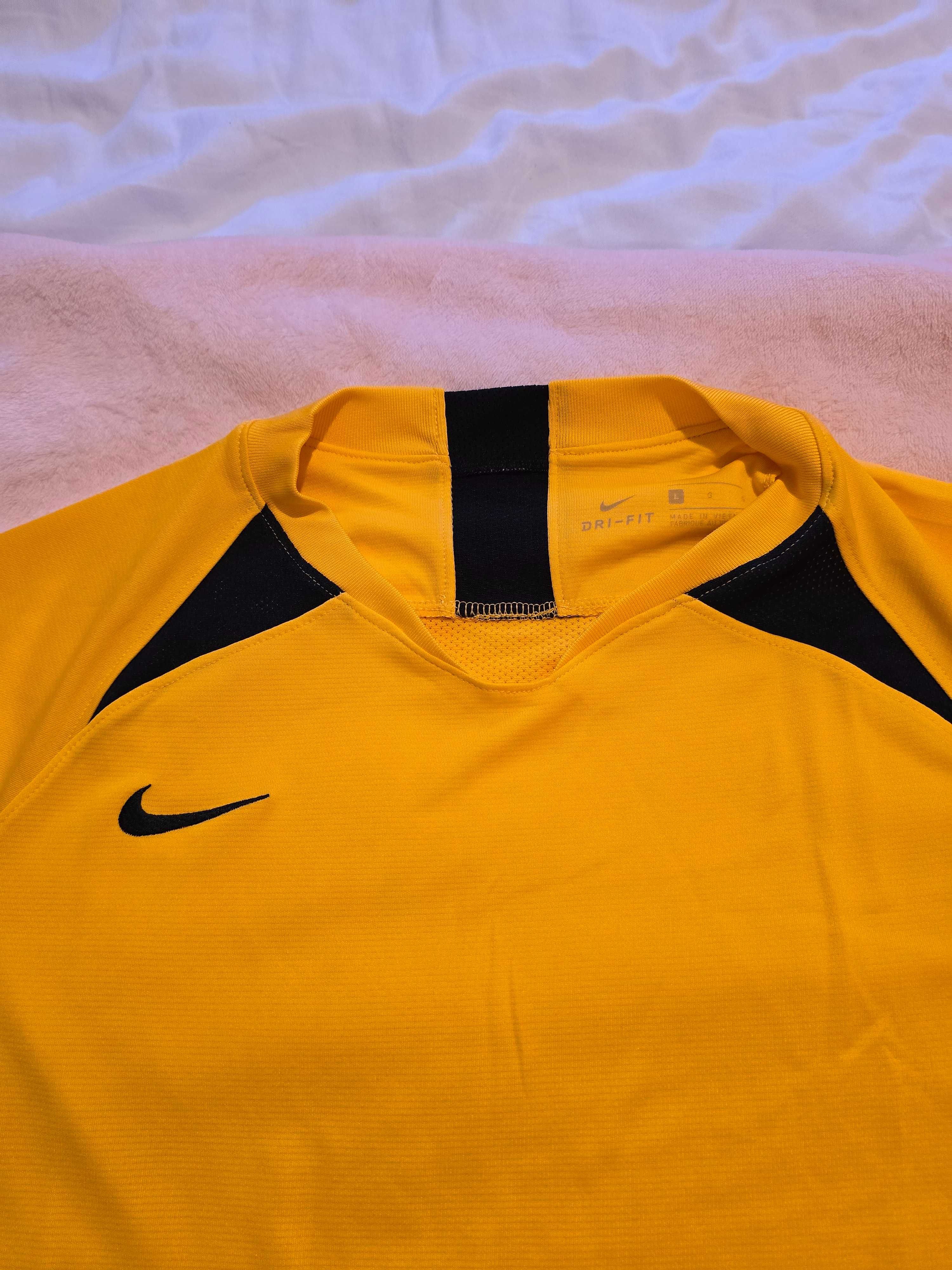 Nike тениска, размер L,закупена в Америка, нова