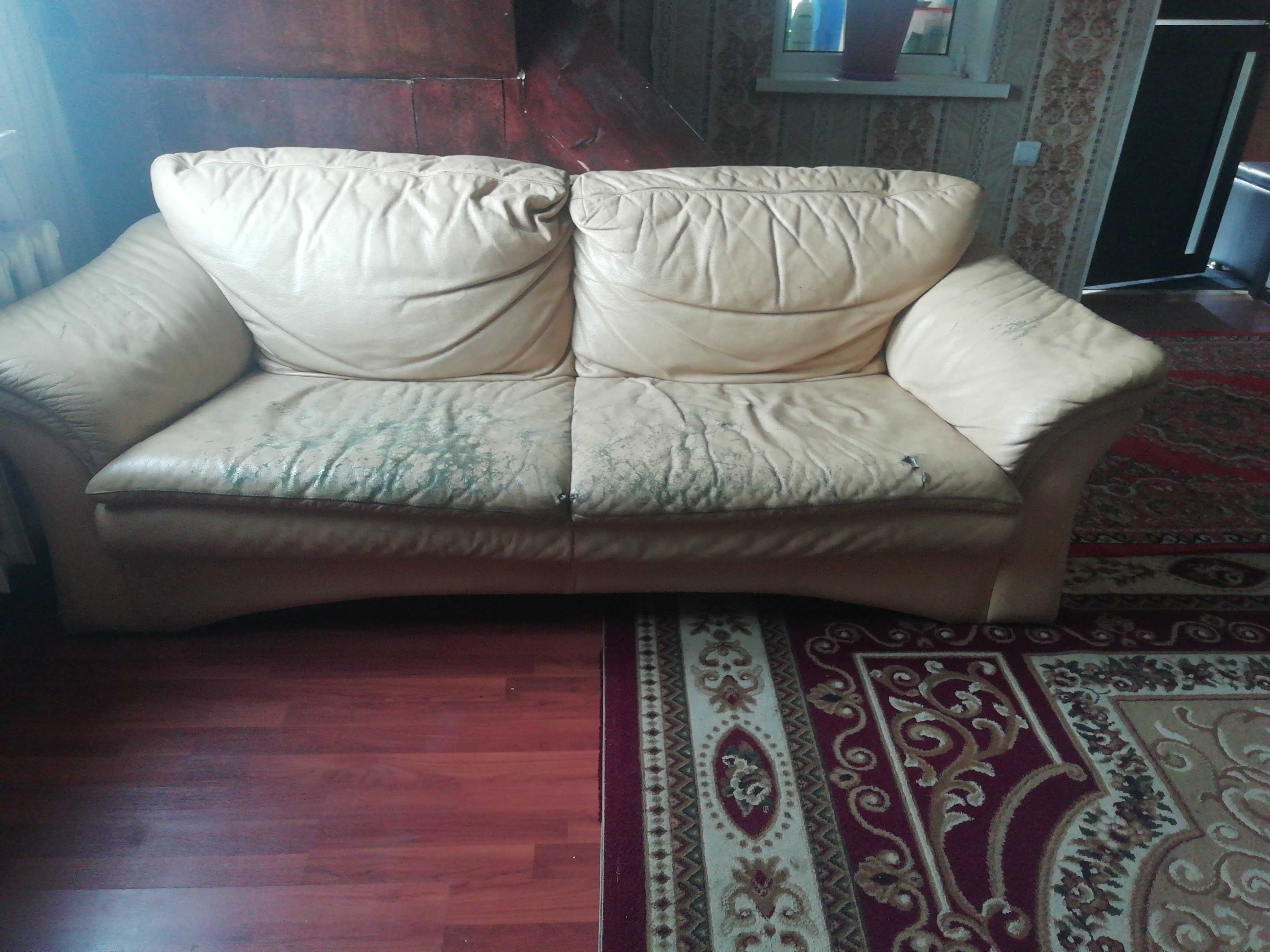 Кожаный диван с 2 креслами