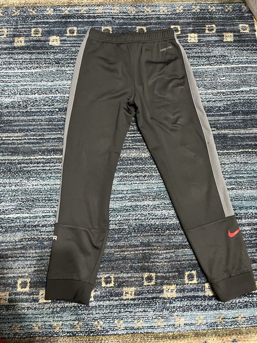 Pantaloni Nike.