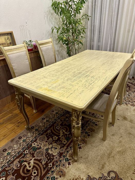 Стол для гостиной