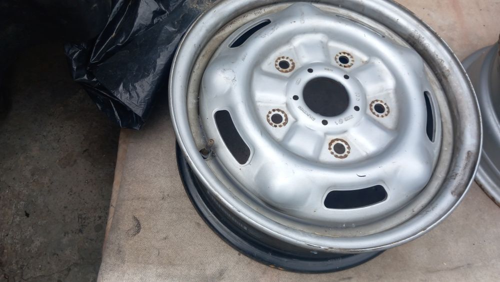Una jantă r16 FORD TRANSIT tablă cu 5 prezoane, preț 150 lei