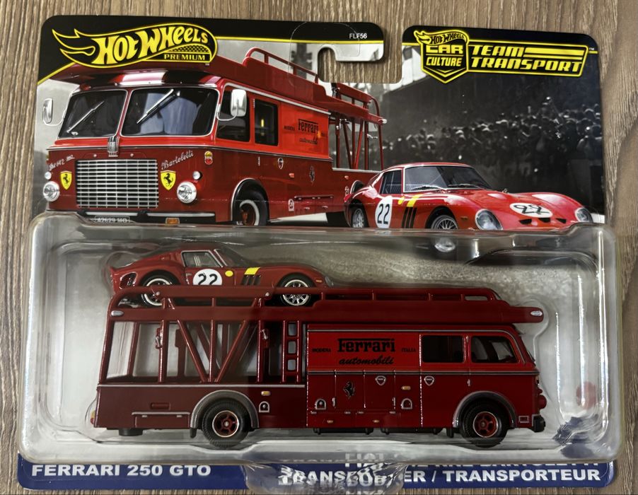 Hot Wheels Premium Team Transport Ferrari