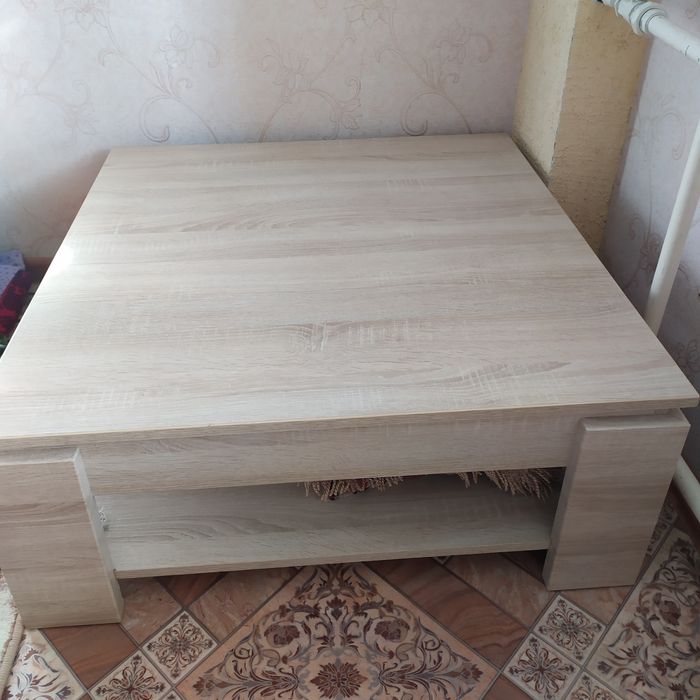 Продам стол журнальный