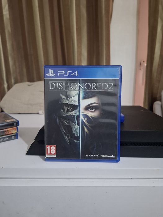 Consolă PS4 + 4 Jocuri - Stare Foarte Bună