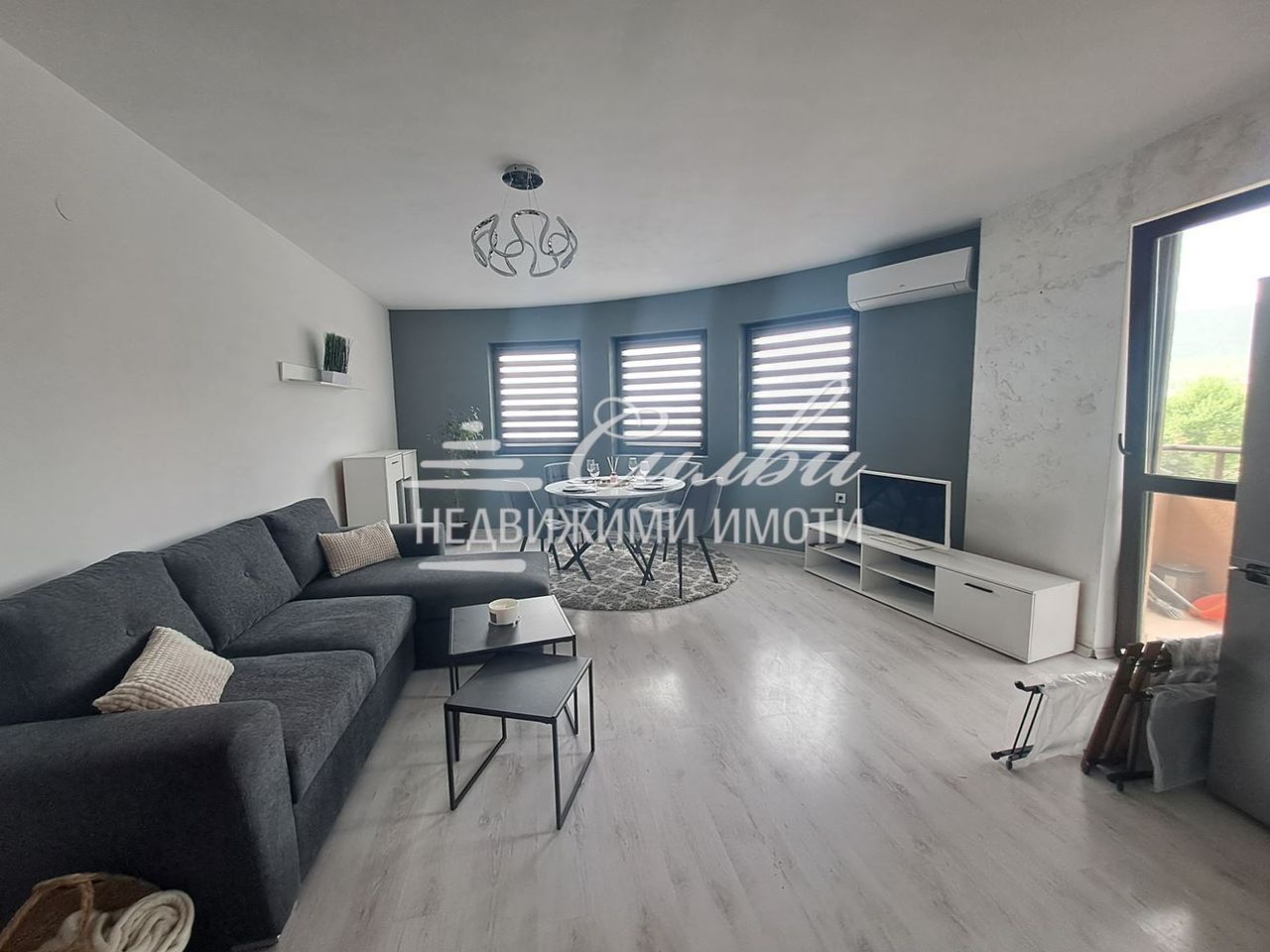 Дава се под наем Двустаен апартамент в Шумен, Пазара - 70 кв.м за 357 € - Снимка #1