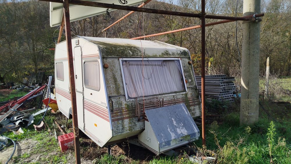 Каравана без документи за регистрация