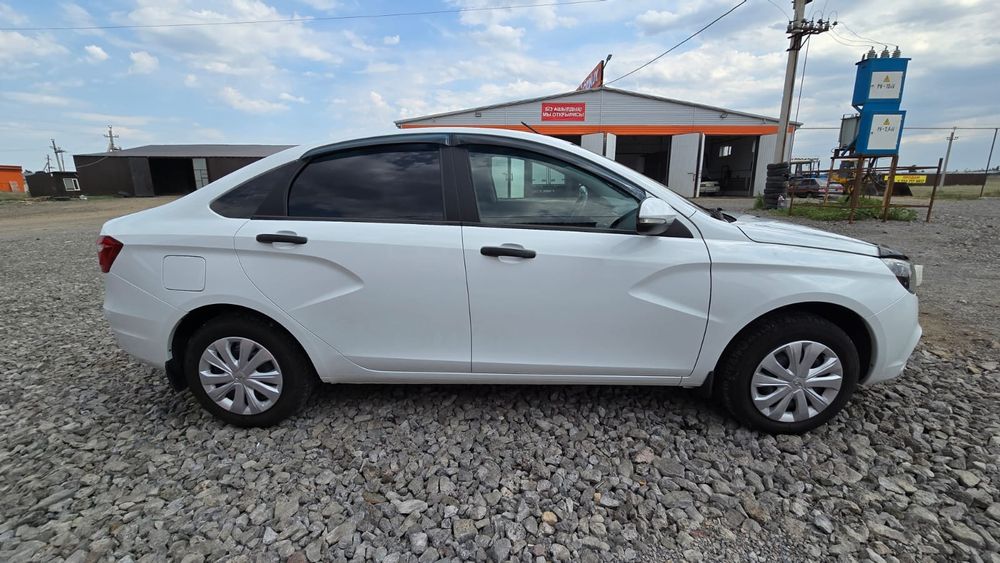 Продам Ладу Весту в идеальном состоянии