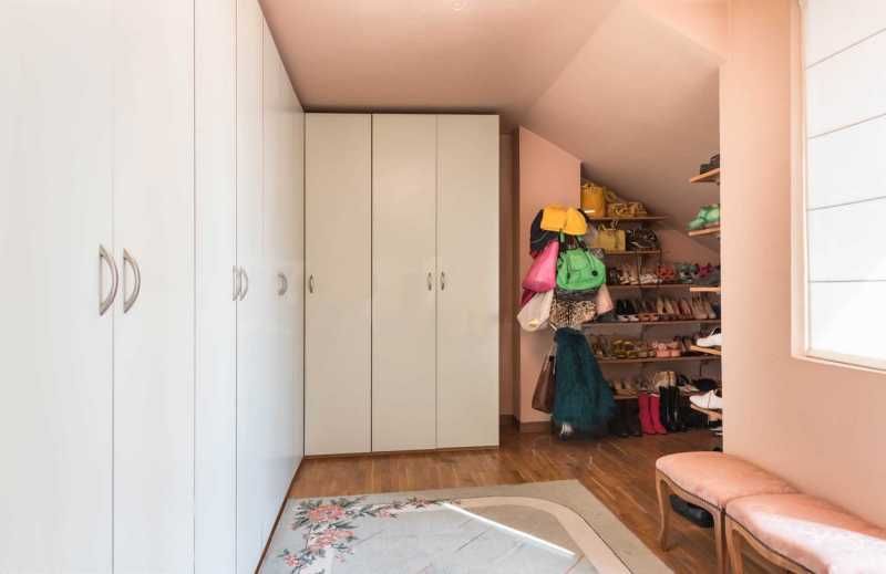 Продава се Къща в Варна, Център - 821 кв.м за 1584 €/кв.м - Снимка #11