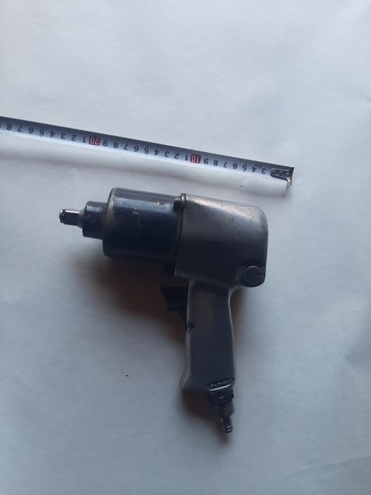 Пневмогайковерт .