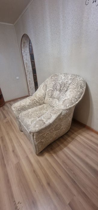 Кресло б/у в хорошем состоянии