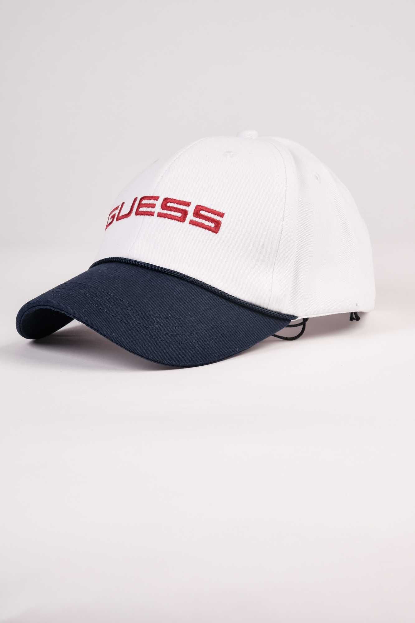 ПРОМО GUESS -Оригинална бяла шапка със синя козирка