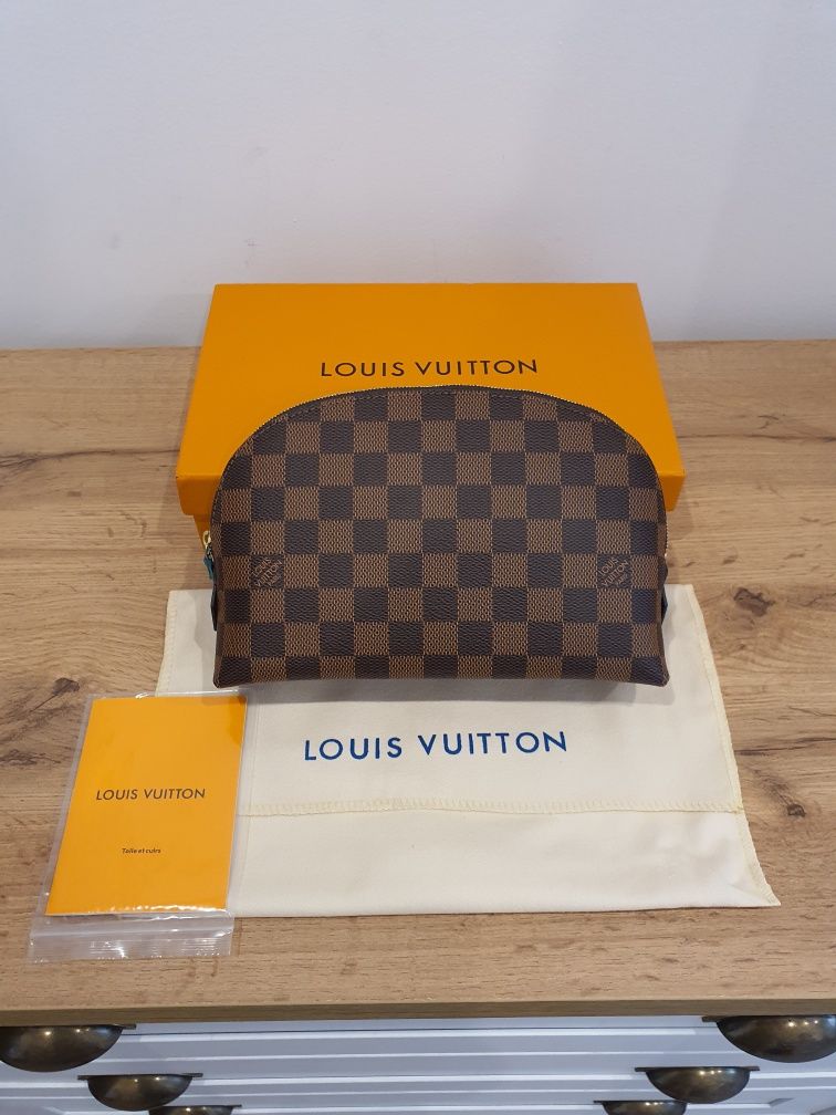 Portfard Louis Vuitton cosmetic pouch
