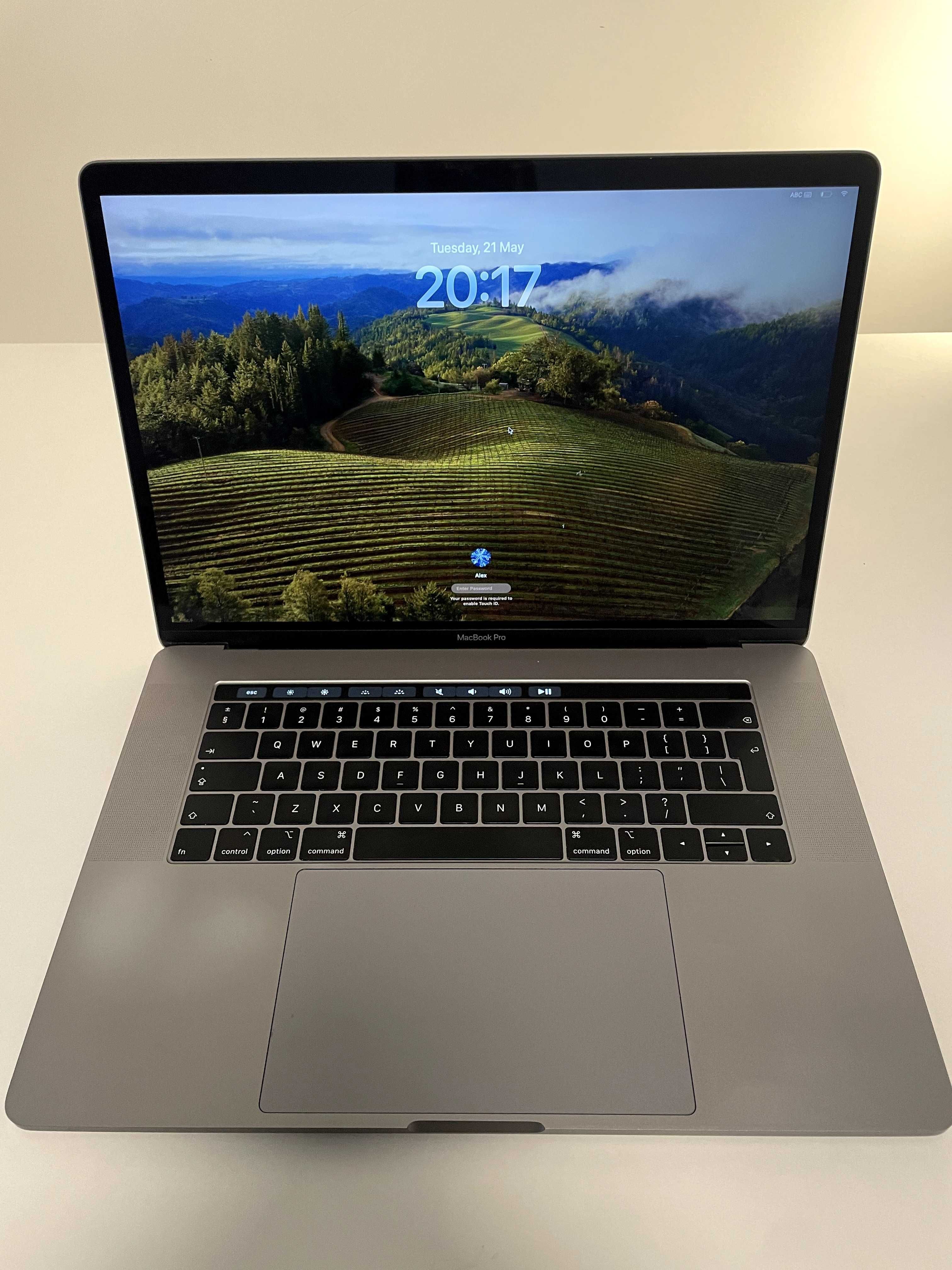 MacBook Pro 2019 15 inch, 32 gb ram, 2 tb ssd