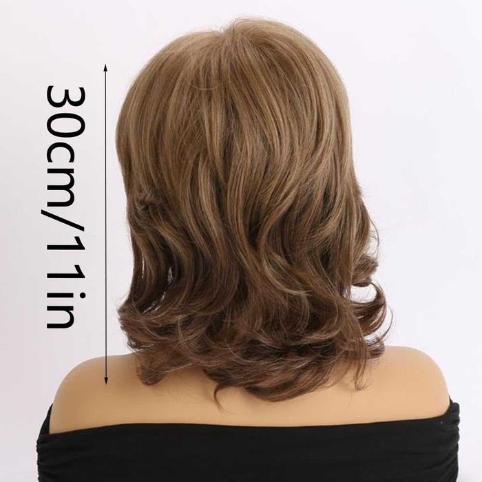 Светло кафява дамска чуплива перука на пластове