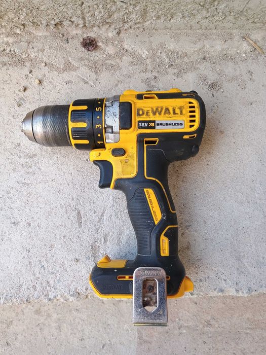 Винтоверт DeWalt DCD790