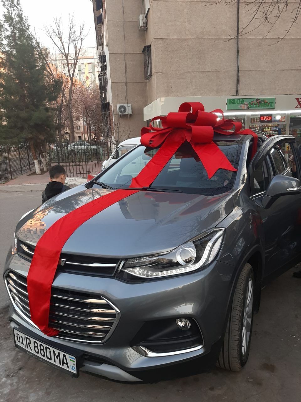 Украшение авто бантом — аренда по Ташкенту