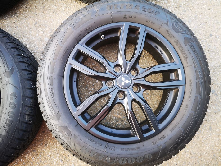 Mitsubishi 17 цола, 215/65/17