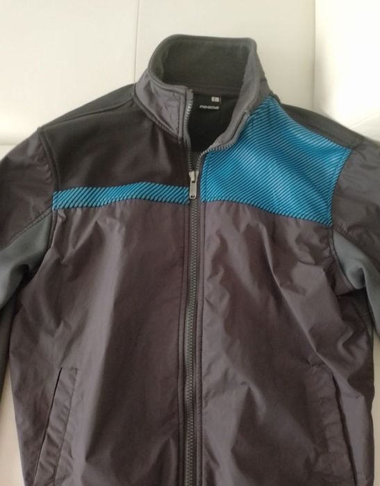 Vând haina sport, fashion,de la New Yorker,că și nouă.marimea L.