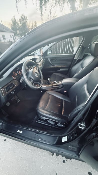 BMW E90 320d 177cp*CarPlay*DPF ACTIV*KEY LESS GO/Entry**Buton START