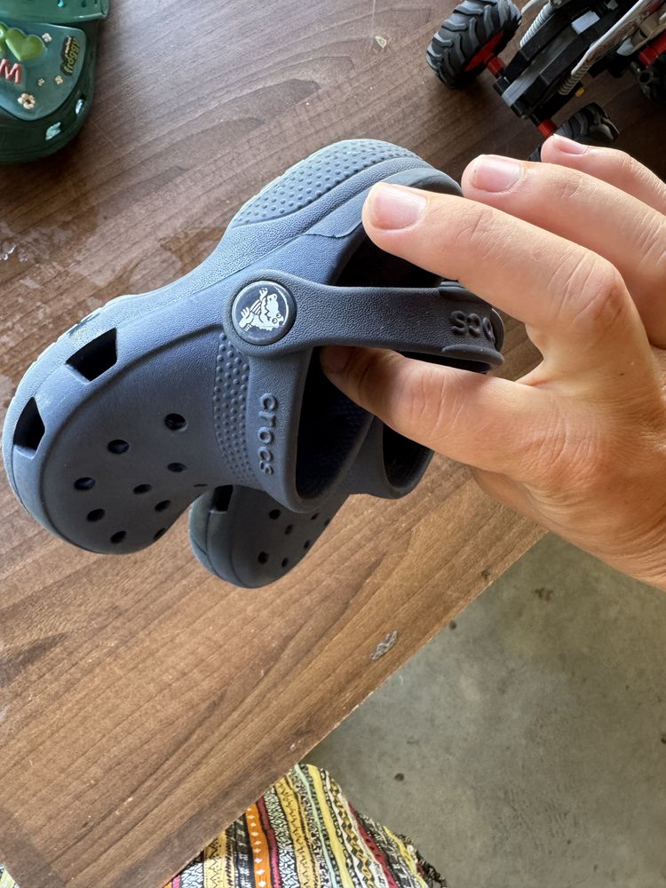 …………crocs c9 ……………….
