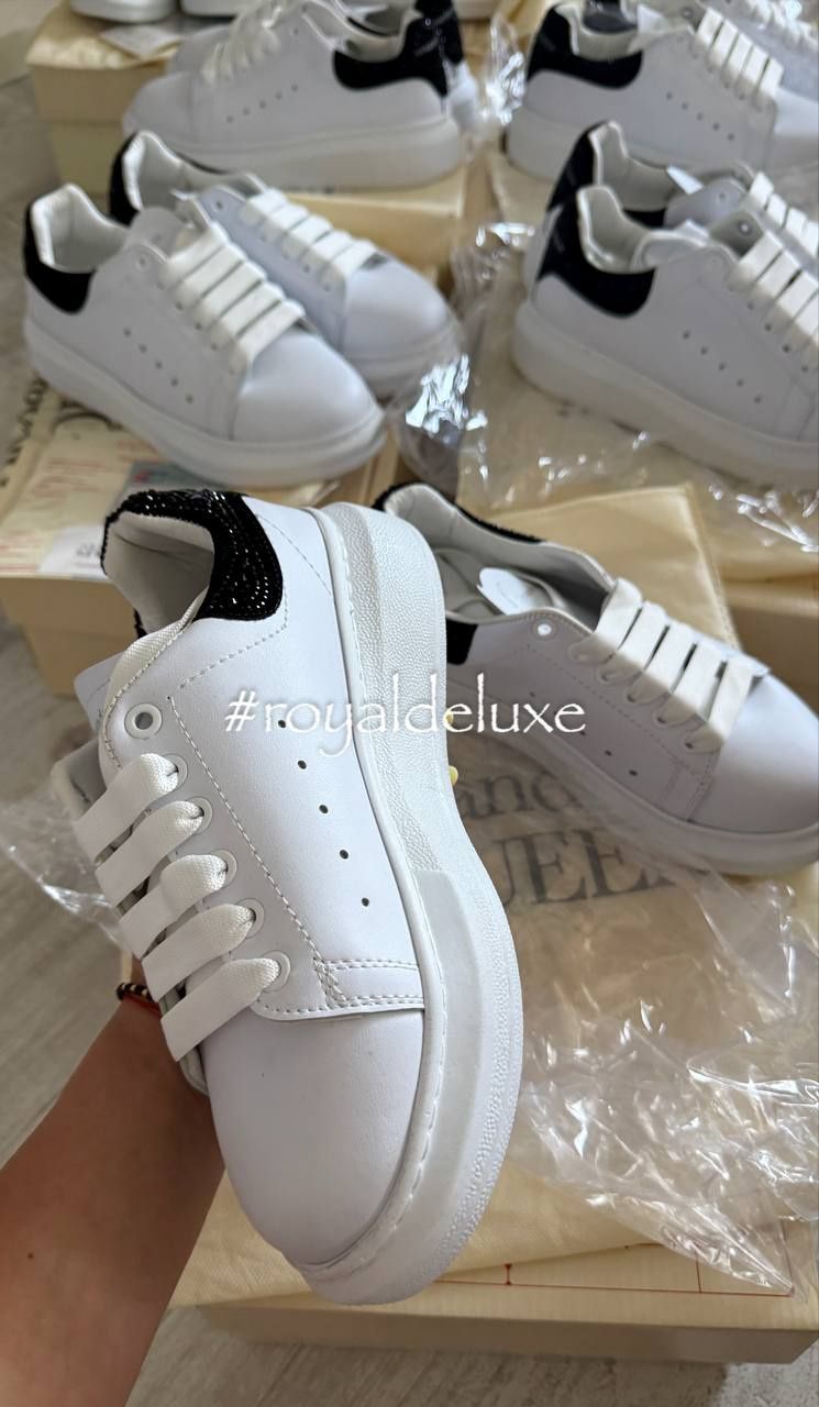 Adidasi Mcqueen Full box(cutie+sac+certificat)