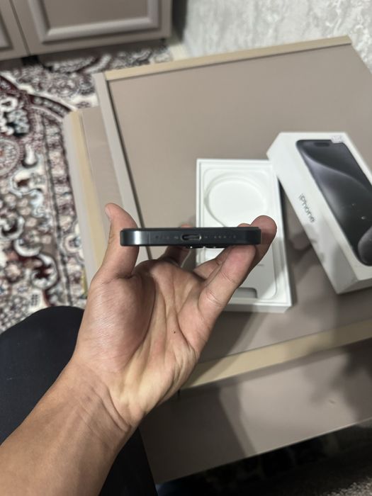 iphone 15pro sotiladi 256gb 87%  2sim  orqa shishasi singan