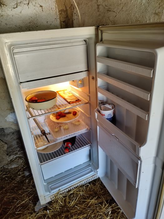 Продавам хладилник Бирюса