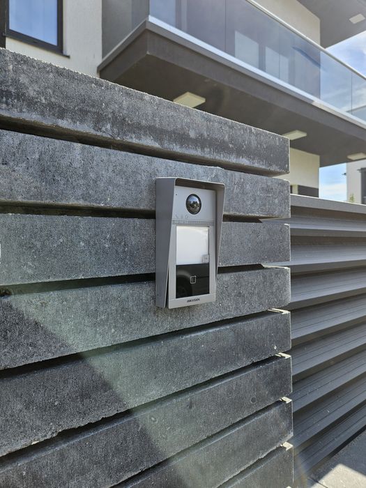 Montaj videointerfon cu deschidere din telefon