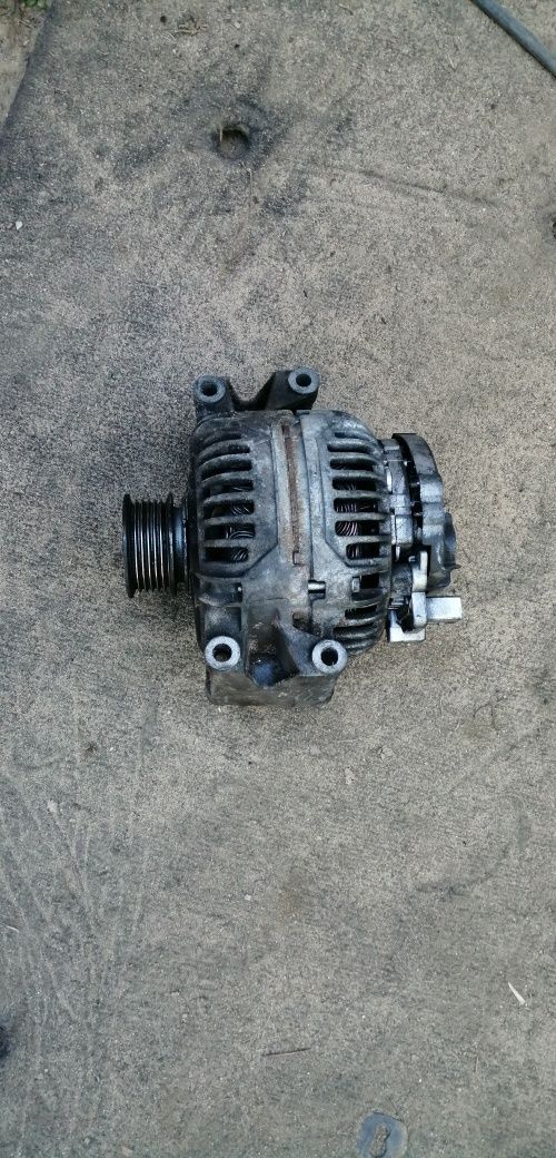 Alternator audi a 4 b7 2.0 benzina piese din dezmembrări