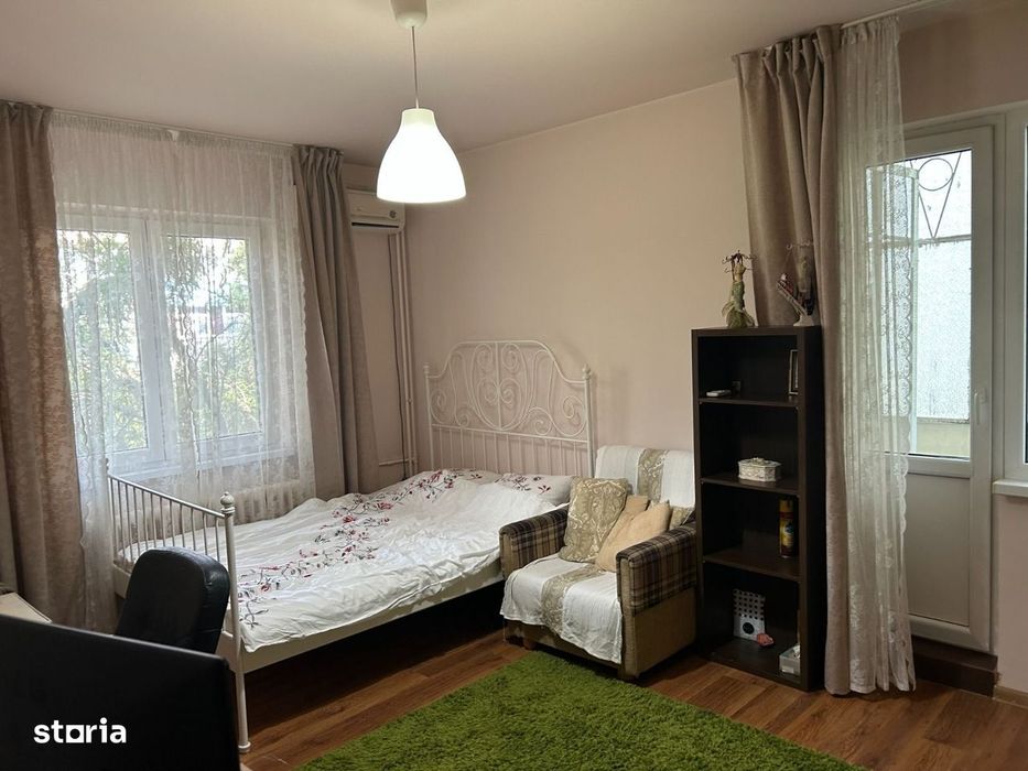 Vanzare garsoniera la 9 minute de metrou etaj 3 an 1982