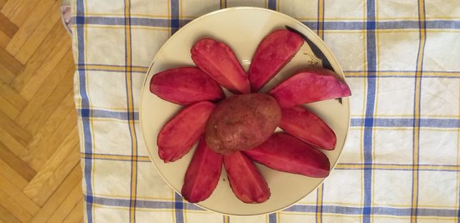 Cartofi cu miezul roșu