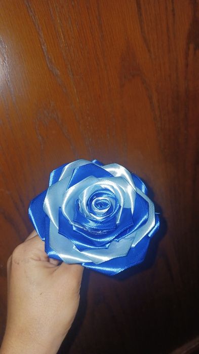 Trandafiri din satin