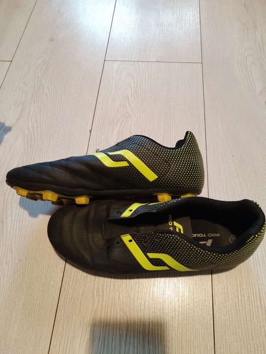 Adidași cu crampoane fotbal purtați în stare buna