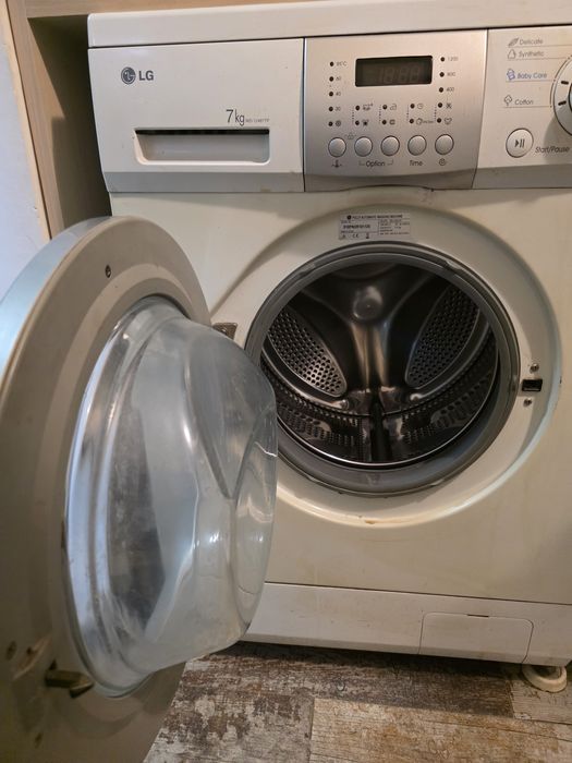 Vînd mașină de spălat marca LG.