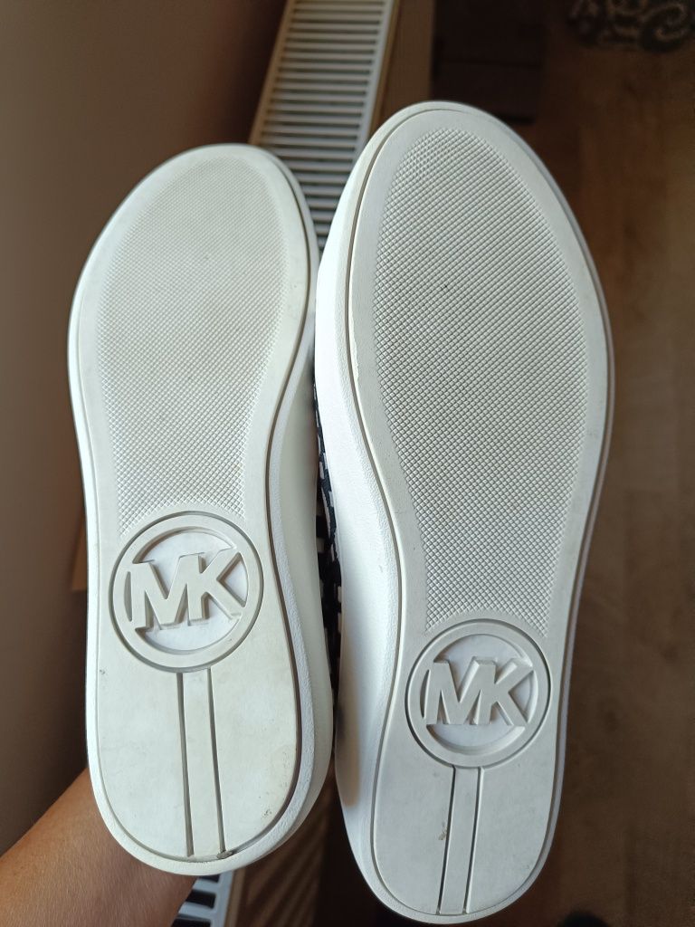 Стилни сникърси на  MICHAEL KORS