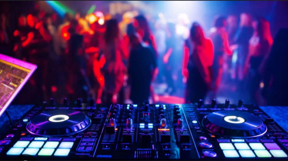Dj,sonorizare,scena de lumina,muzica live
