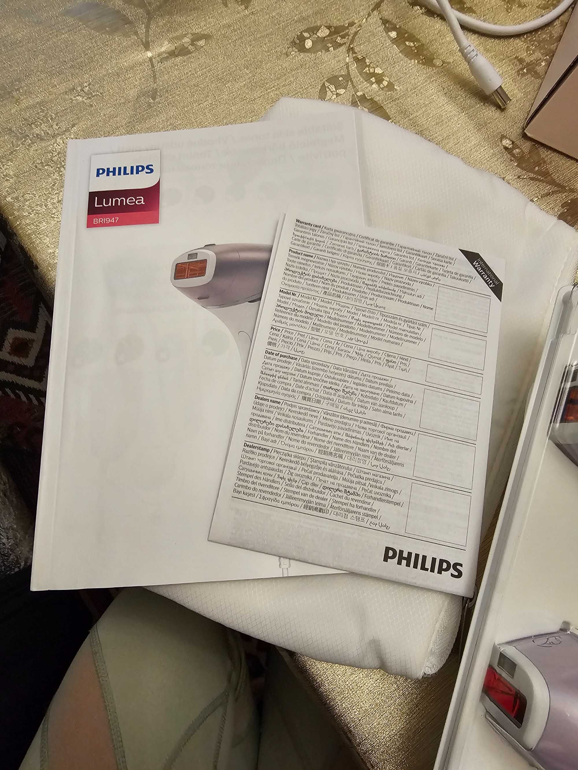 Фотоепилатор за обезкосмяване PHILIPS Lunes BRI947